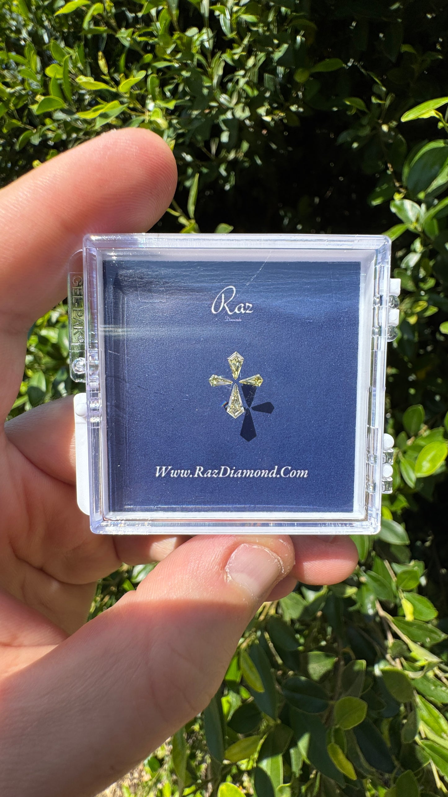 4St=0.41Ct Diamond Set Cross Loose Natural Diamonds Fancy Vivid Yellow-VS1-2